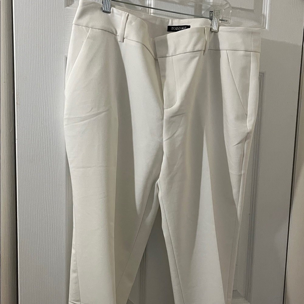 Roz & Ali Women's white Pants